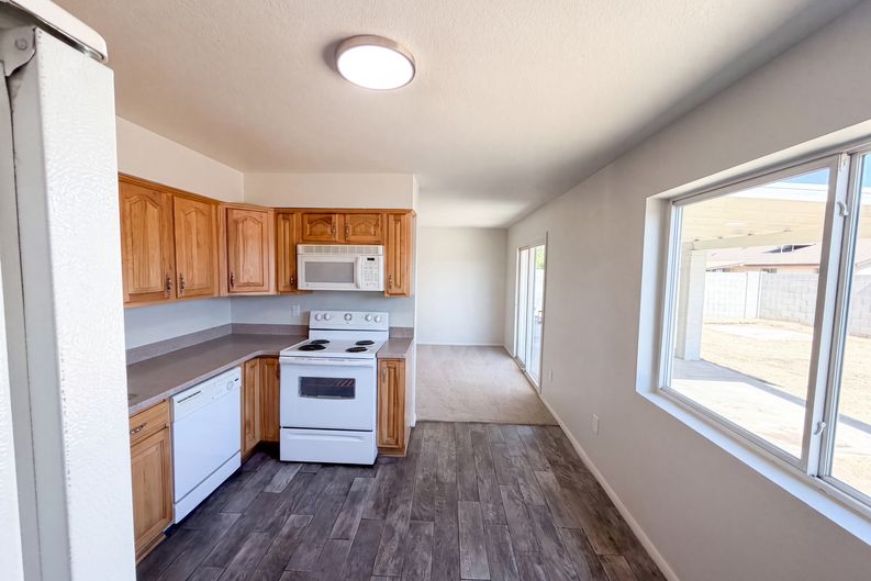 Photo 6 of 25 of 5908 W Calavar Rd, Glendale, AZ
