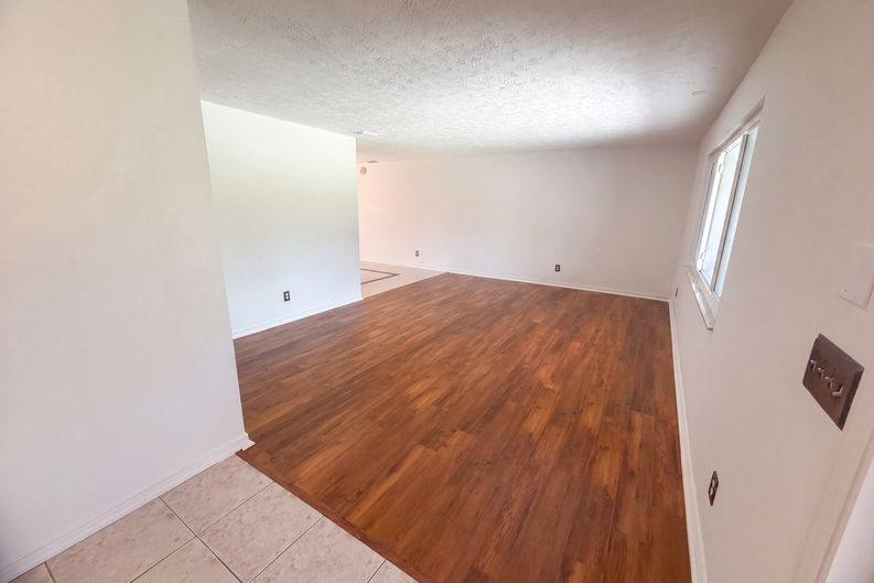 Photo 6 of 30 of 3123 SE Quanset Cir, Stuart, FL
