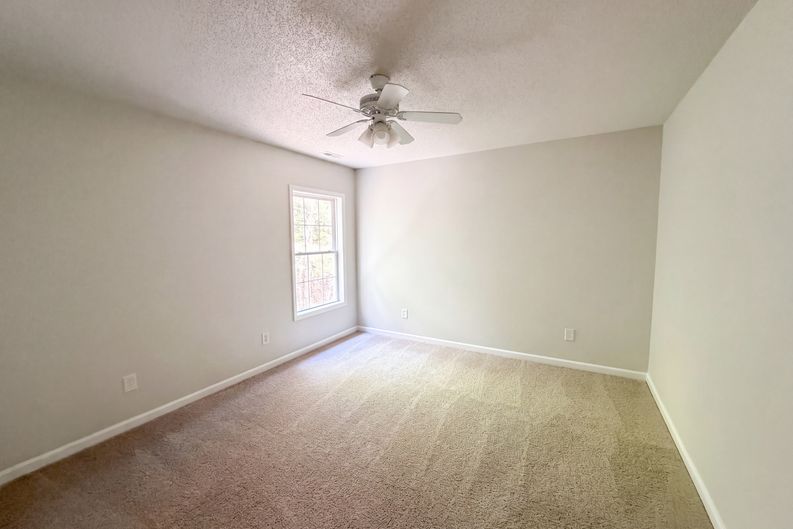 Photo 13 of 18 of 708 Woodgreen Dr, Durham, NC