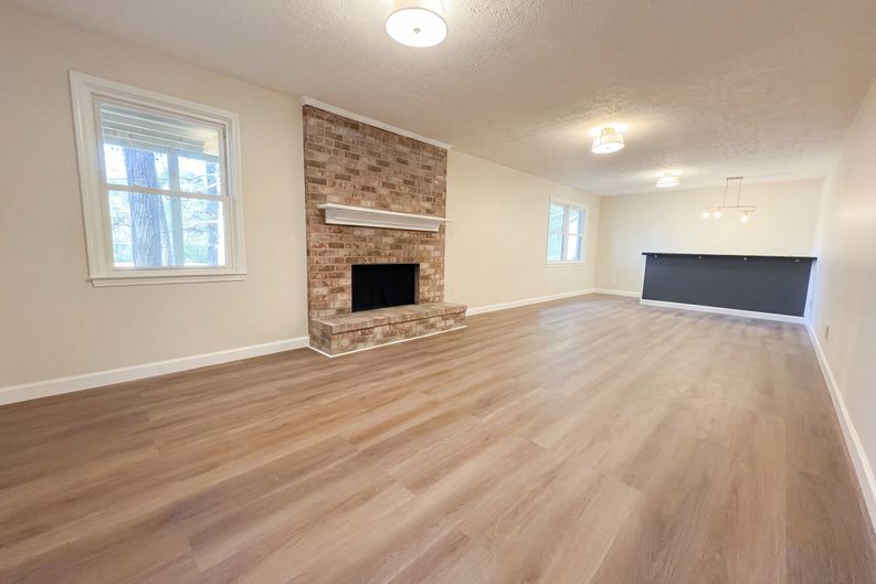 Photo 8 of 23 of 5048 Kerry Downs Rd, Hoover, AL