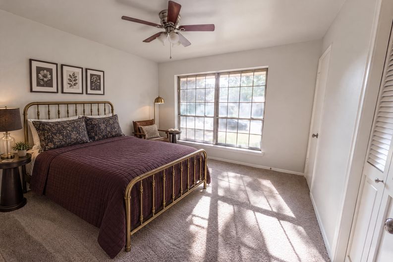 Photo 14 of 24 of 821 Glen Oaks Blvd, Dallas, TX