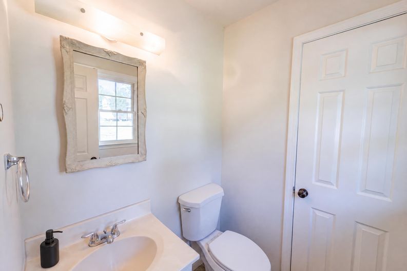 Photo 16 of 20 of 3221 Meadow Ln, Winston Salem, NC