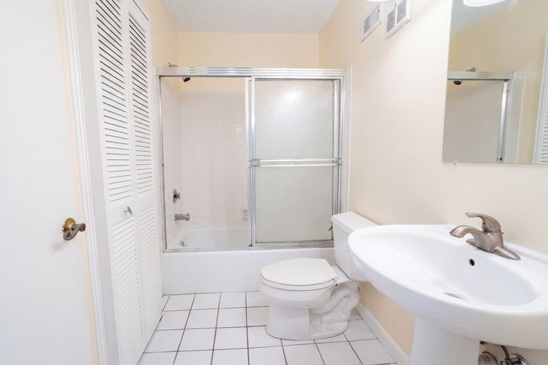 Photo 6 of 40 of 1301 Lucaya Ave, Venice, FL