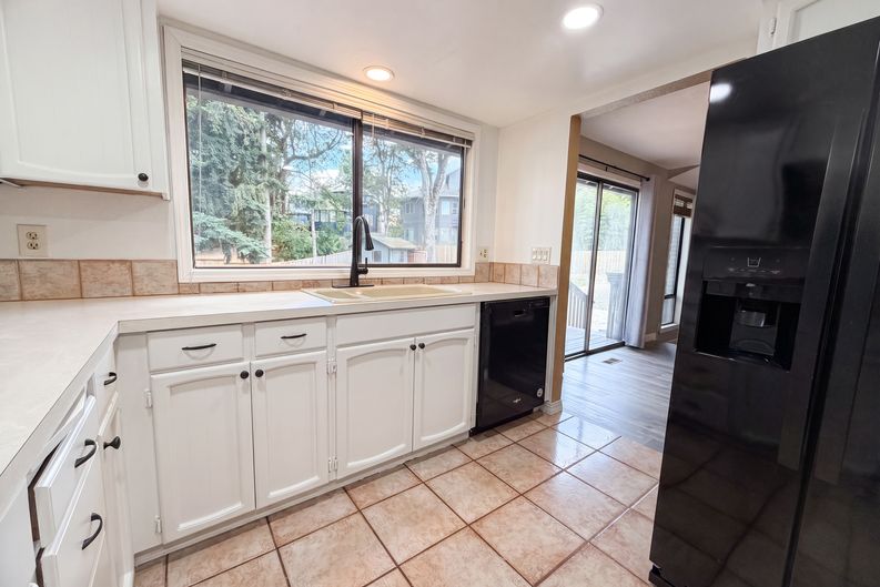 Photo 8 of 16 of 4246 Spring Rock Cir, West Linn, OR