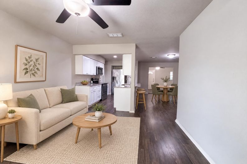 Photo 7 of 20 of 330 E Coral Way, Grand Prairie, TX