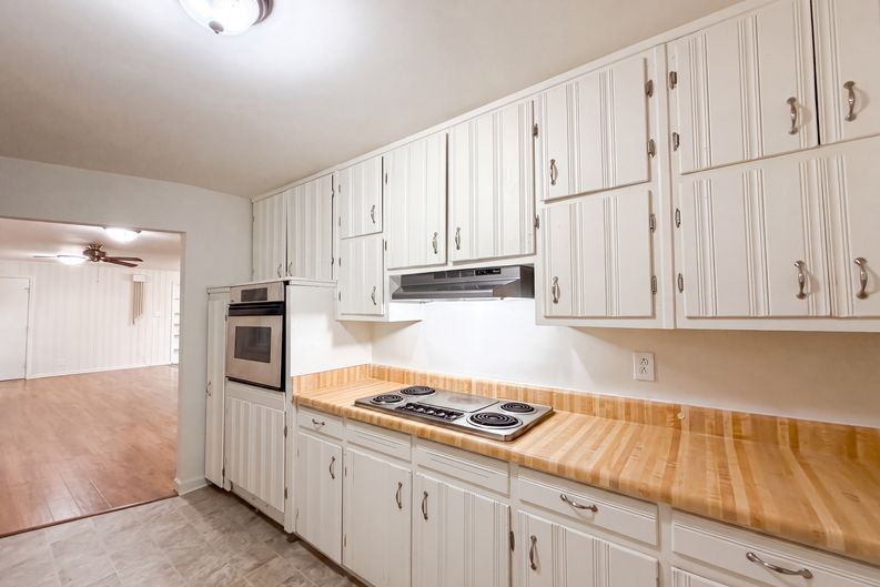 Photo 13 of 24 of 210 Pinewood Ln, Stockbridge, GA