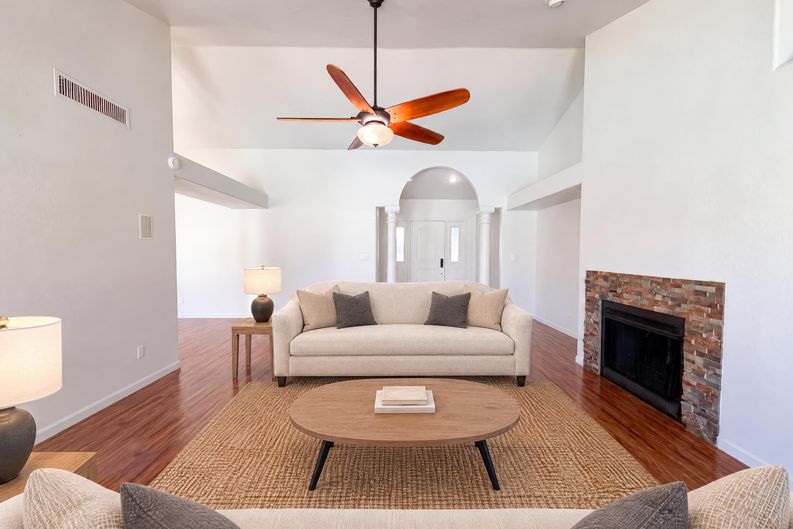 Photo 9 of 34 of 3906 E Amberwood Dr, Phoenix, AZ