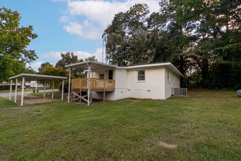 Photo 5 of 29 of 220 Poplar St, Wendell, NC