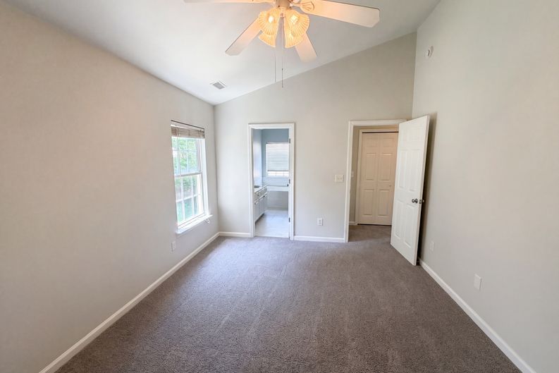 Photo 11 of 17 of 8409 Aztec Dawn Ct, Raleigh, NC
