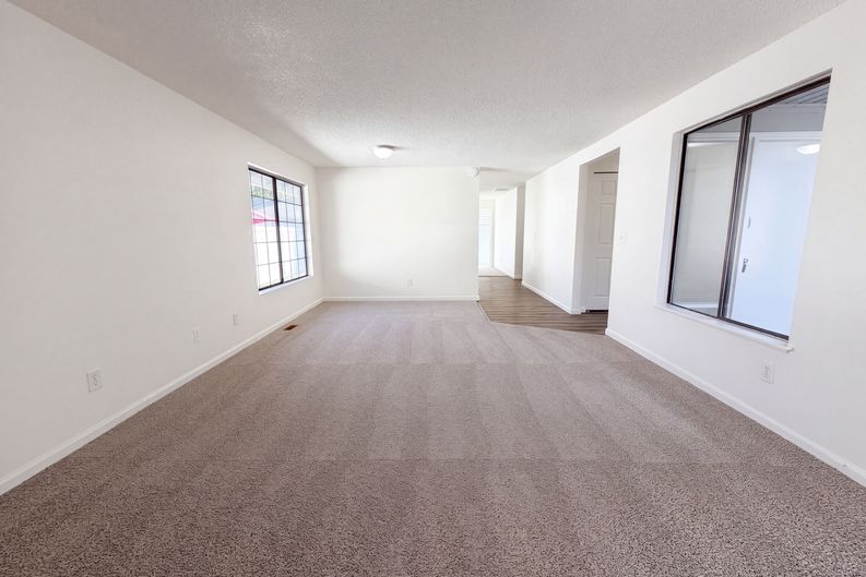Photo 6 of 17 of 2515 NE Hyde St, Hillsboro, OR