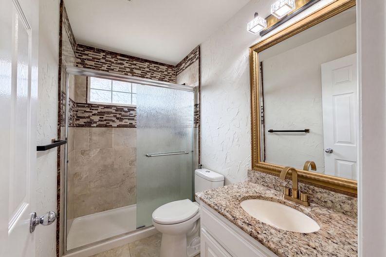 Photo 21 of 33 of 1429 Greenbriar Dr, Allen, TX