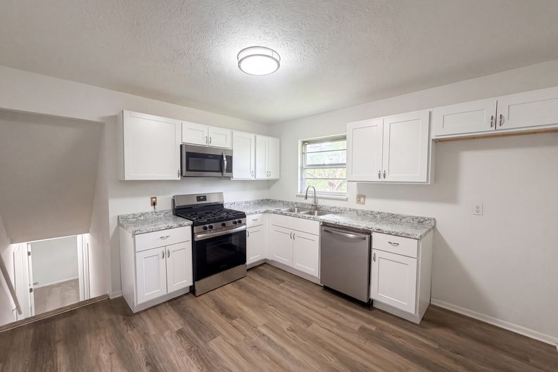 Photo 11 of 29 of 508 Bromley Ln, Knoxville, TN