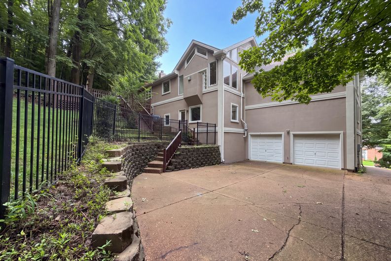 Photo 30 of 84 of 7030 Willowick Dr, Brentwood, TN
