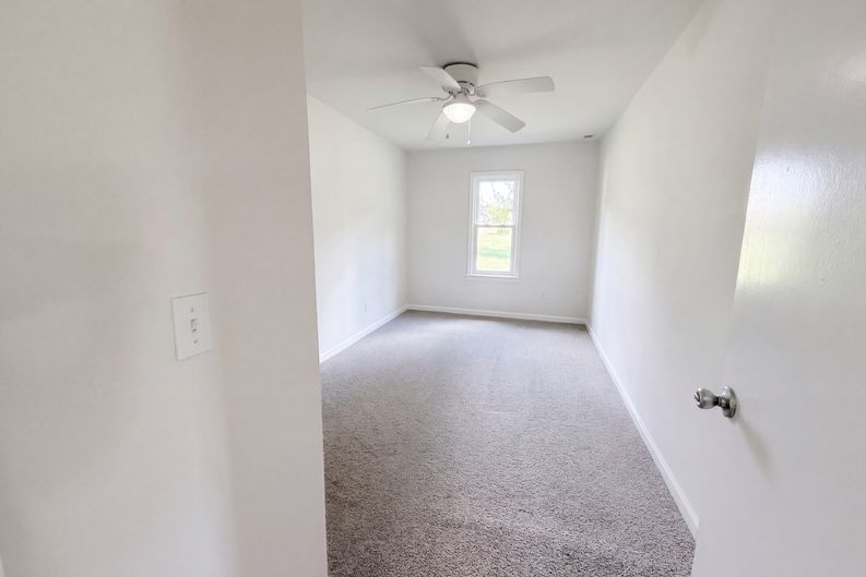 Photo 8 of 13 of 2545 W Mount Vernon Rd, Bethpage, TN