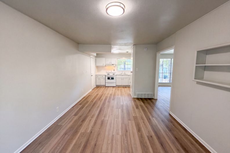 Photo 11 of 23 of 1229 King Dr, Bedford, TX