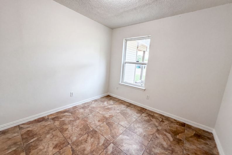 Photo 4 of 18 of 1301 Pitcairn Dr, Pflugerville, TX