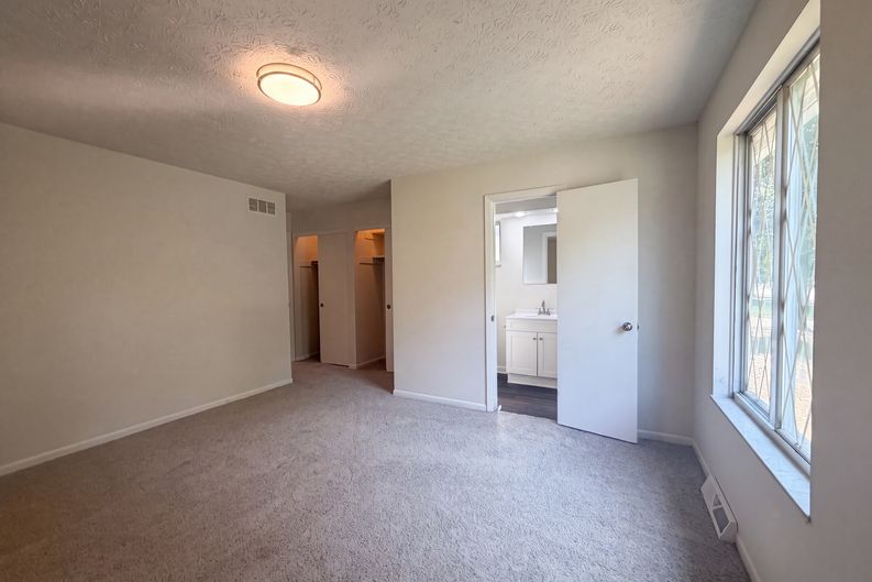 Photo 11 of 24 of 5129 Etna Rd, Columbus, OH
