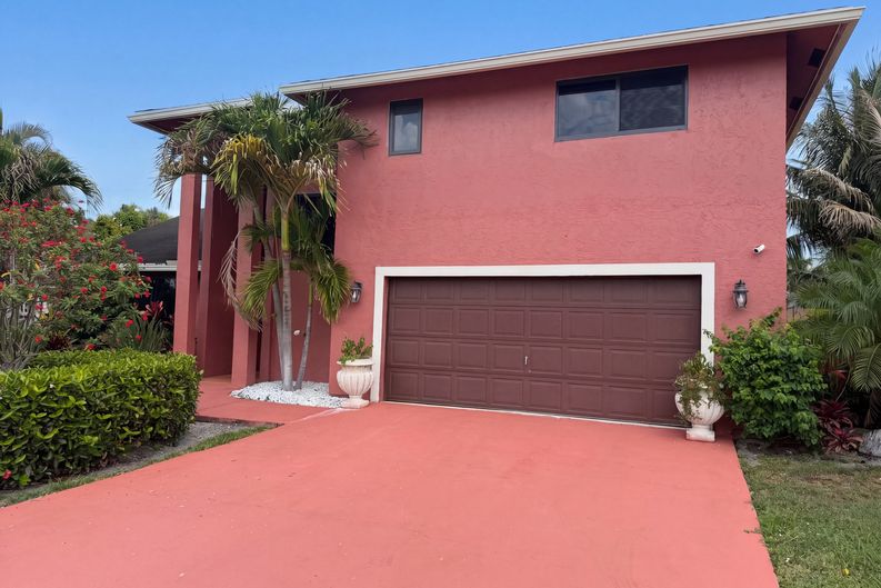 Photo 24 of 47 of 118 Waterway Rd, Royal Palm Beach, FL