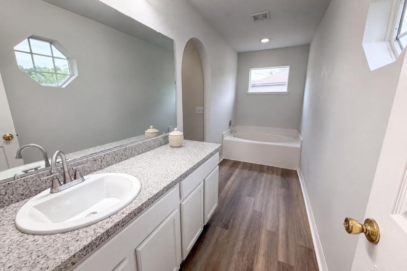 Photo 23 of 34 of 8215 Foxdale Dr, Jacksonville, FL