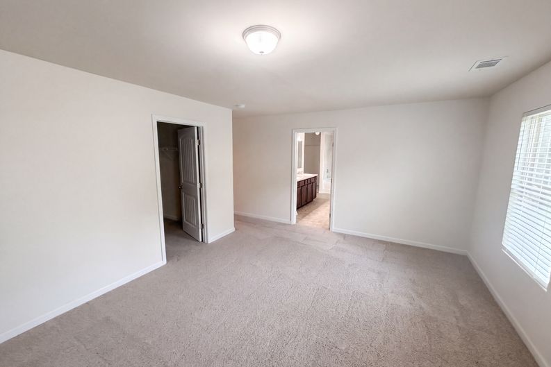 Photo 4 of 22 of 611 Dodson Lake Ct, Fairburn, GA