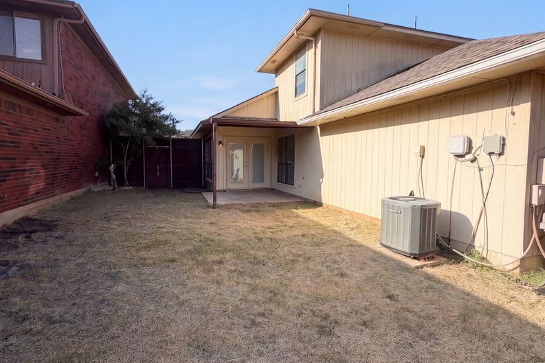 Photo 21 of 24 of 1633 San Francisco St, Carrollton, TX