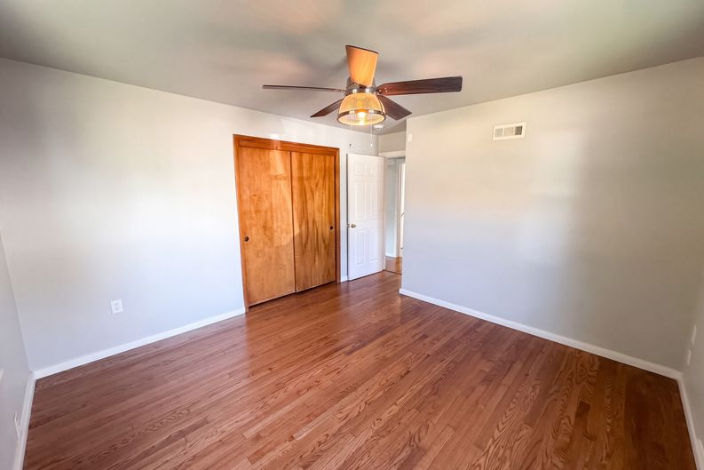 Photo 10 of 18 of 1607 N 17th St, Belleville, IL