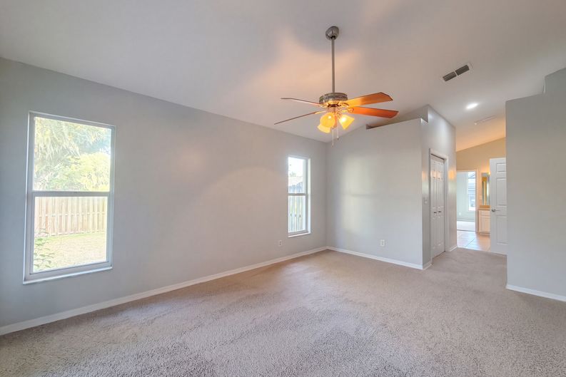 Photo 20 of 41 of 9703 Glenpointe Dr, Riverview, FL