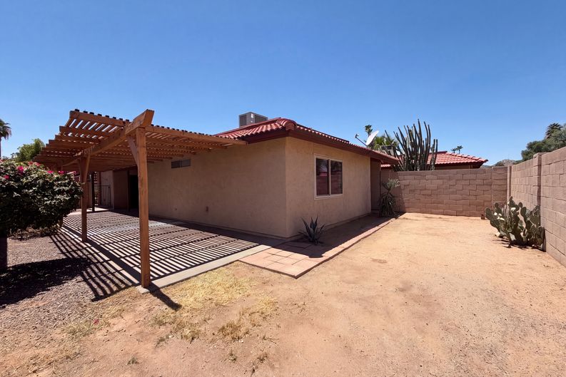 Photo 5 of 19 of 5208 E Tamblo Dr, Phoenix, AZ