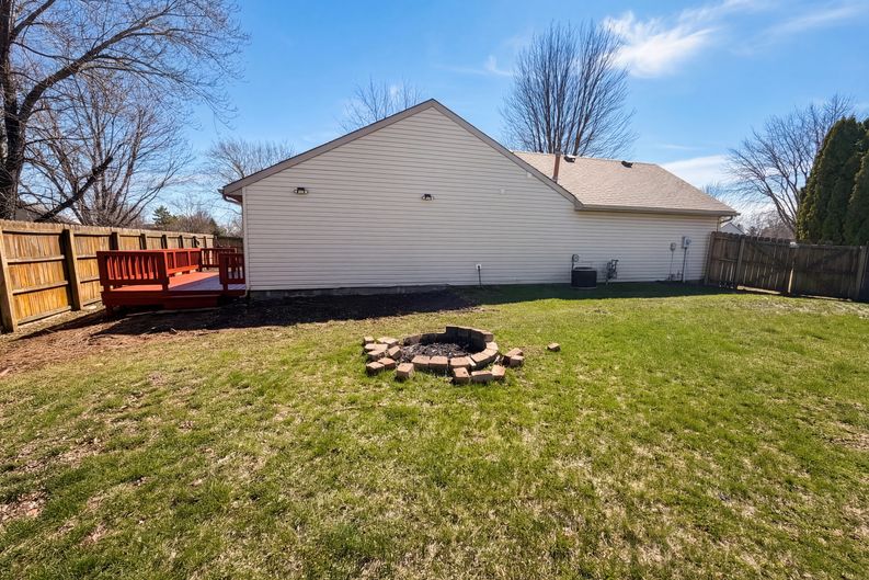 Photo 5 of 23 of 227 Park Place Ct, Avon, IN