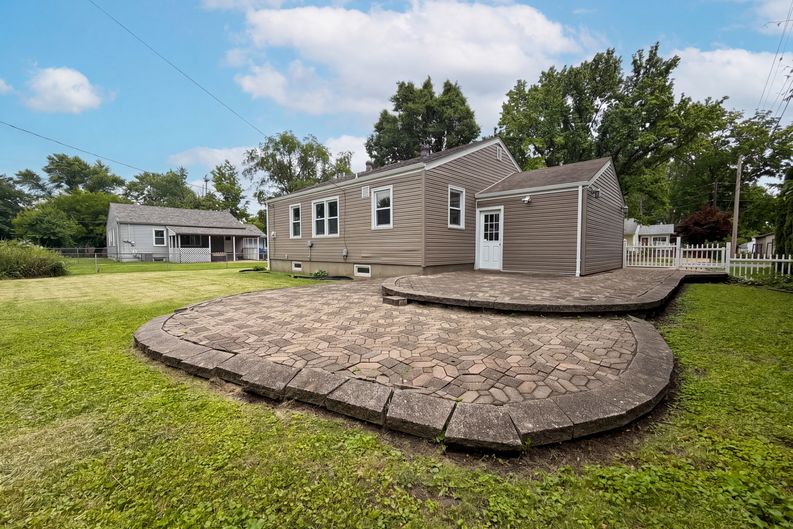 Photo 5 of 18 of 1 Winstead Pl, Florissant, MO