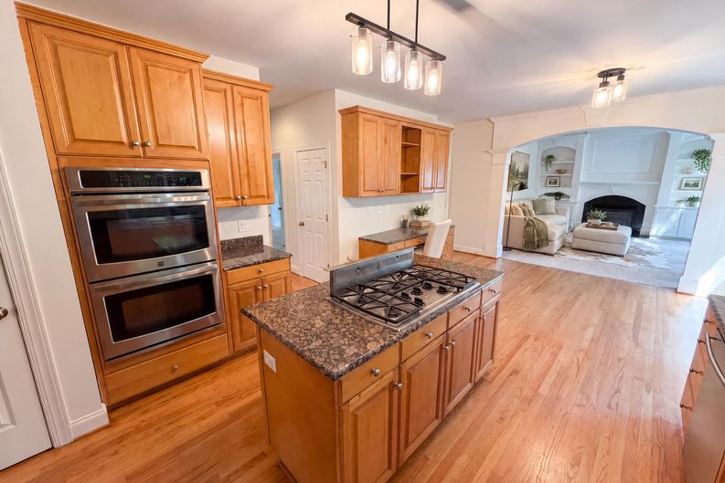 Photo 11 of 33 of 10124 Windtree Ln, Charlotte, NC