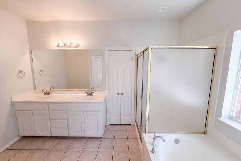 Photo 11 of 20 of 2617 Silver Hill Dr, Fort Worth, TX