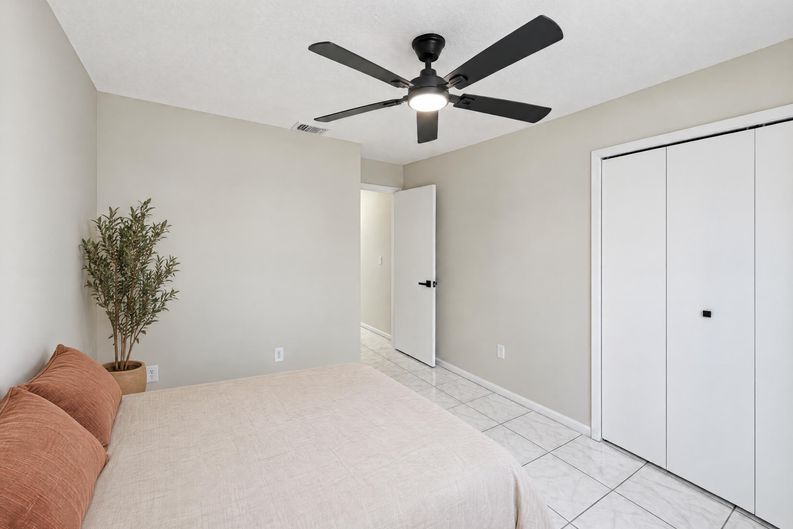 Photo 14 of 22 of 1572 Deerfield Ave, Deltona, FL