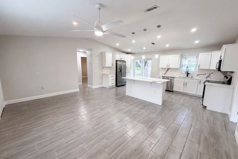 Photo 19 of 37 of 8165 Ridge Rd, Weeki Wachee, FL