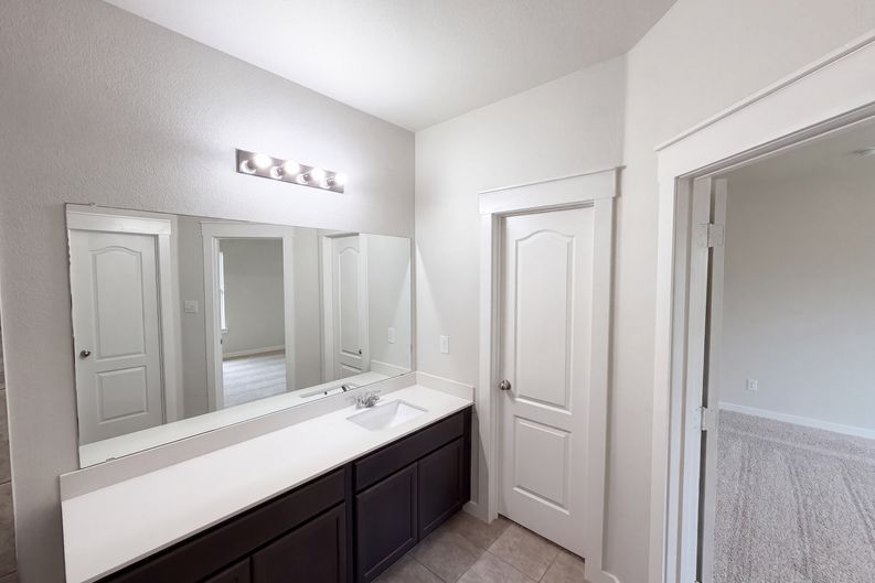 Photo 9 of 23 of 8956 Devonshire Dr, Fort Worth, TX