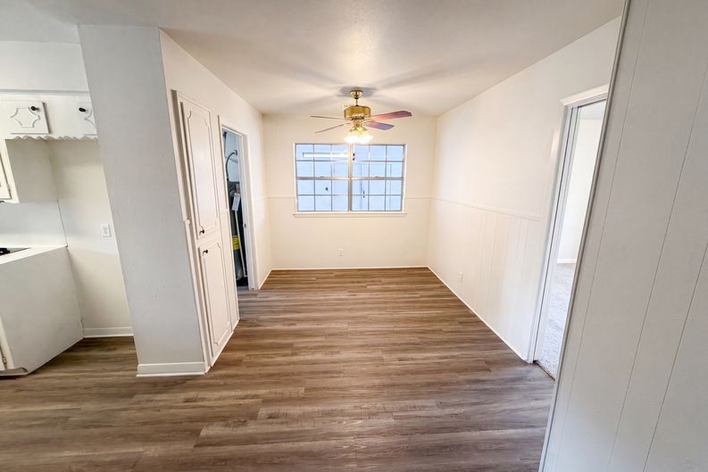 Photo 9 of 26 of 910 Luella Ave, Deer Park, TX