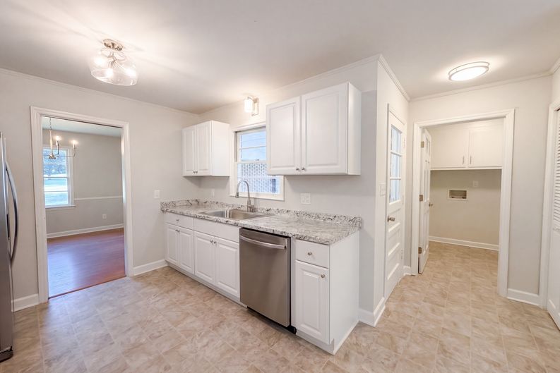 Photo 12 of 34 of 3091 Beechwood Dr, Lithia Springs, GA