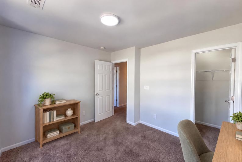 Photo 14 of 22 of 13927 Singleleaf Ln, Charlotte, NC