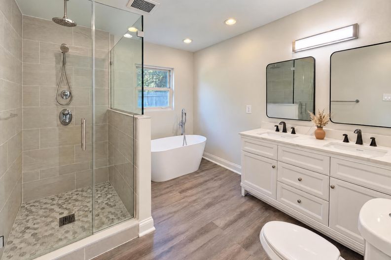 Photo 8 of 20 of 3007 Fairhill Rd, Fairfax, VA