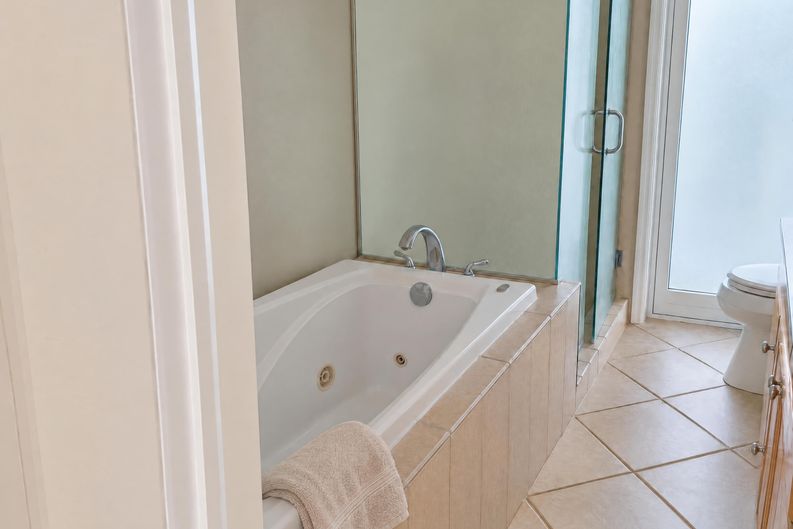 Photo 21 of 36 of 1825 NE 26th Dr, Wilton Manors, FL