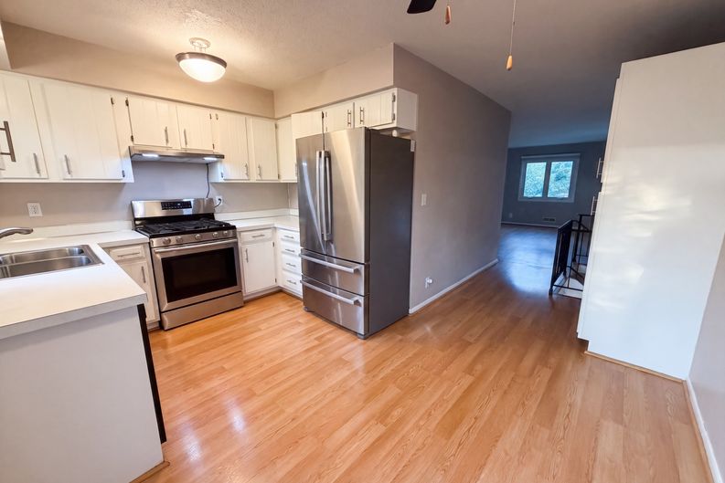 Photo 10 of 23 of 1896 Richal Dr, Woodbury, MN