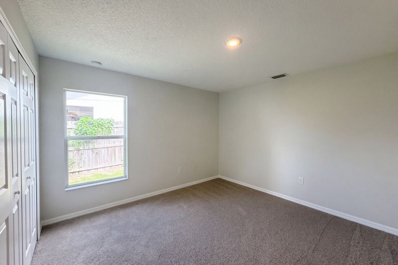 Photo 4 of 25 of 2062 Dalton Ave, Deltona, FL