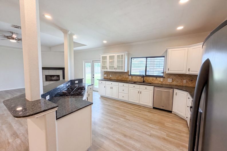 Photo 8 of 20 of 6041 King Trl, Corpus Christi, TX