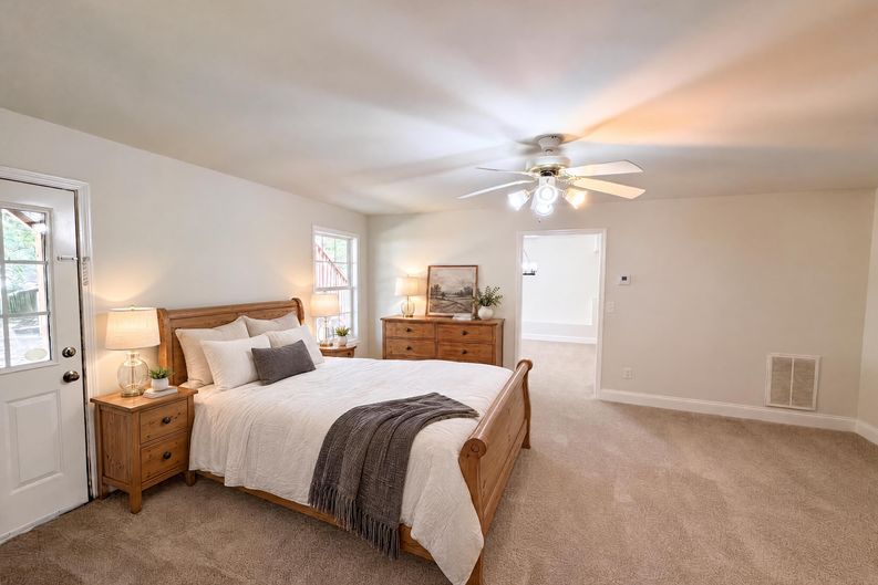 Photo 11 of 35 of 1396 Bramlett Forest Ct, Lawrenceville, GA