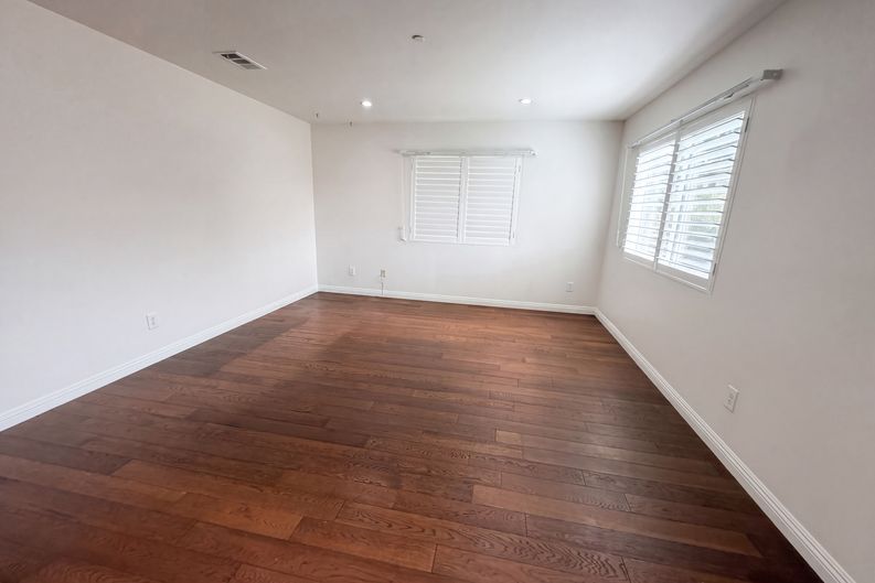 Photo 3 of 22 of 1138 S St Andrews Pl, Los Angeles, CA