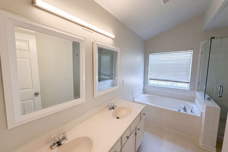 Photo 12 of 17 of 8409 Aztec Dawn Ct, Raleigh, NC