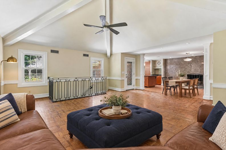 Photo 23 of 87 of 3135 Spalding Dr, Sandy Springs, GA