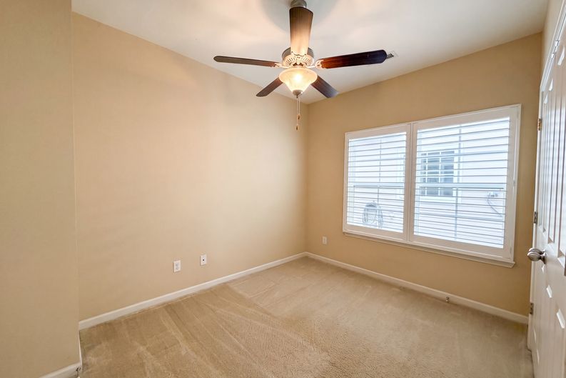 Photo 12 of 15 of 2530 Walpole Ln, Columbia, TN
