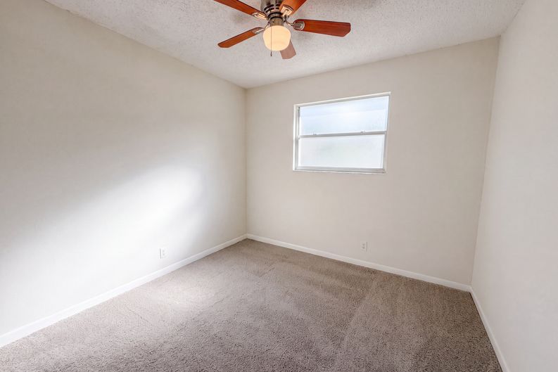 Photo 4 of 19 of 8943 3rd Ave, Jacksonville, FL