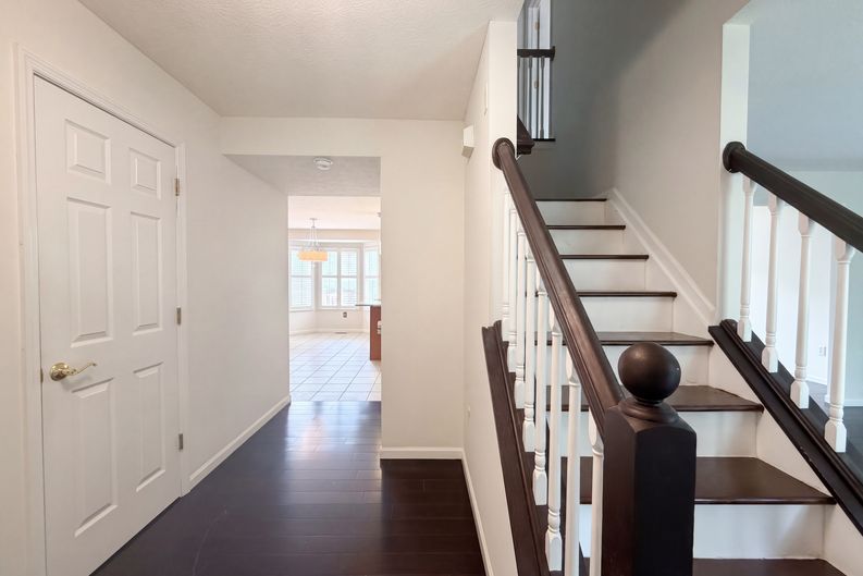 Photo 6 of 51 of 7966 Lazelle Woods Dr, Westerville, OH